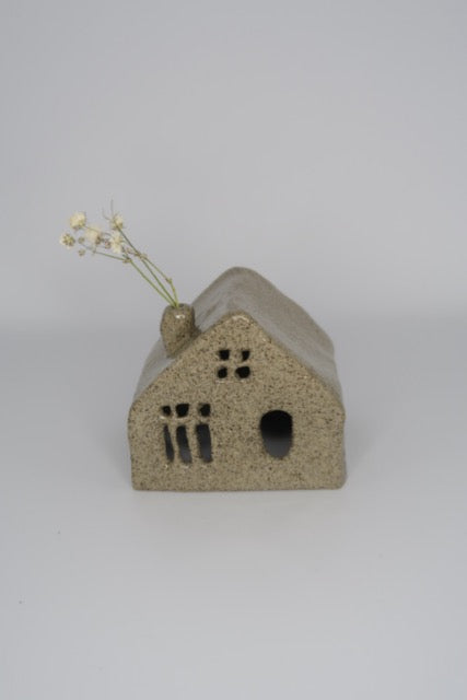 House with dried flower hole - grey