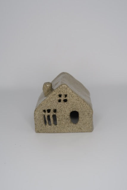 House with dried flower hole - grey