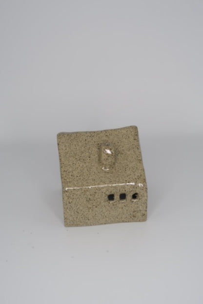 House with dried flower hole - grey