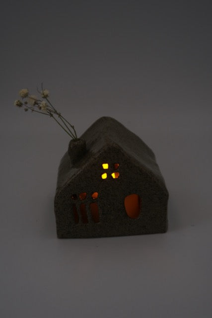 House with dried flower hole - grey